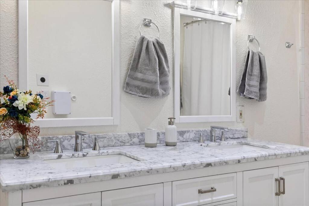 Lucky House - Tranquility In The Middle Of Houston - Tv In Every Room - 300 M2 מראה חיצוני תמונה